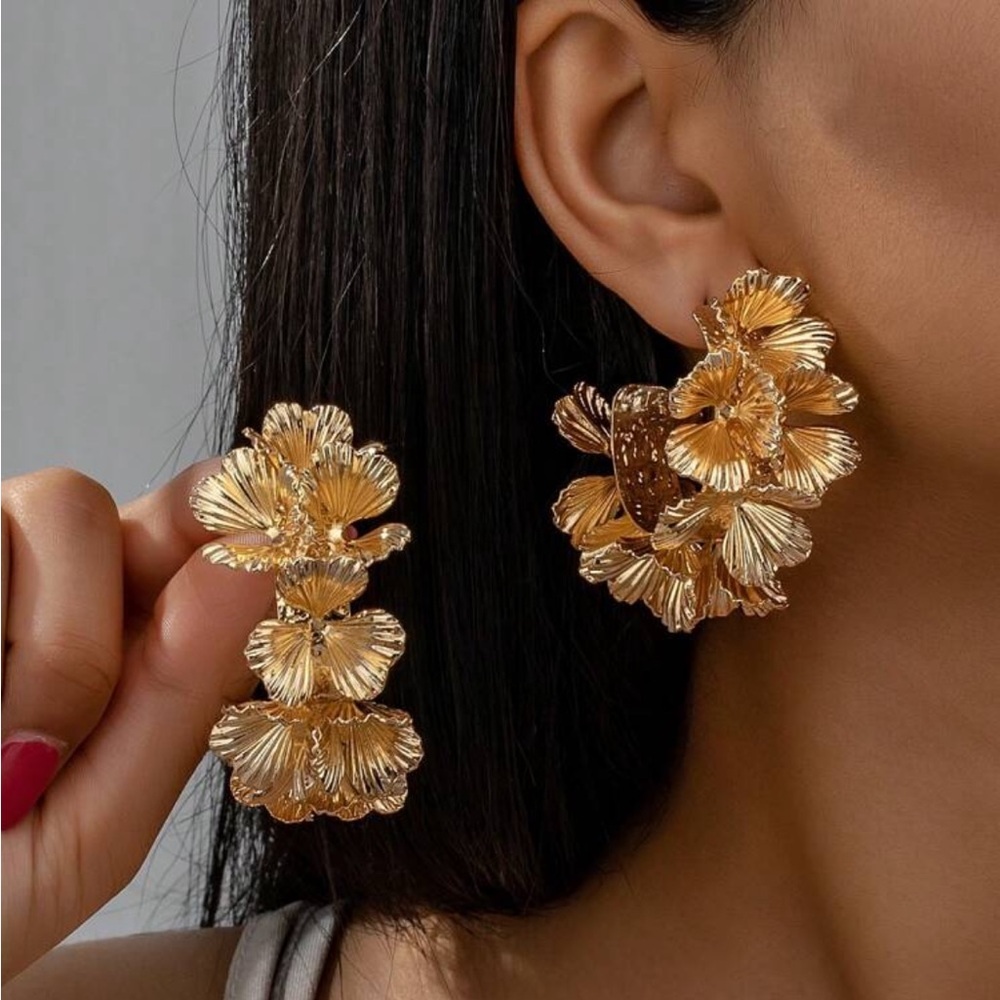 1pair Fashionable Exaggerated Multi-Layer Flower C-Shaped Ear Cuff For Women